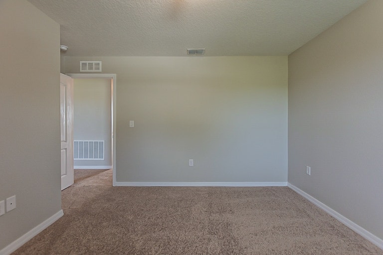 Photo 19 of 28 - 1870 Green Dragon Dr, Saint Cloud, FL 34771