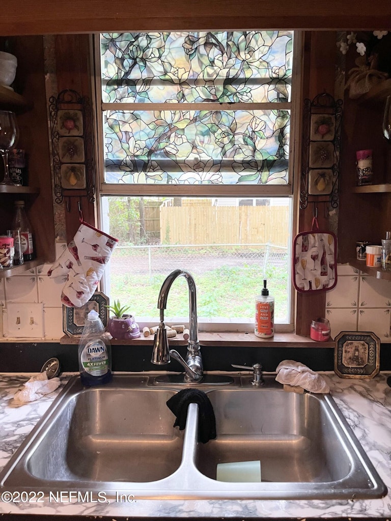 Photo 10 of 48 - 1964 New Berlin Rd, Jacksonville, FL 32218
