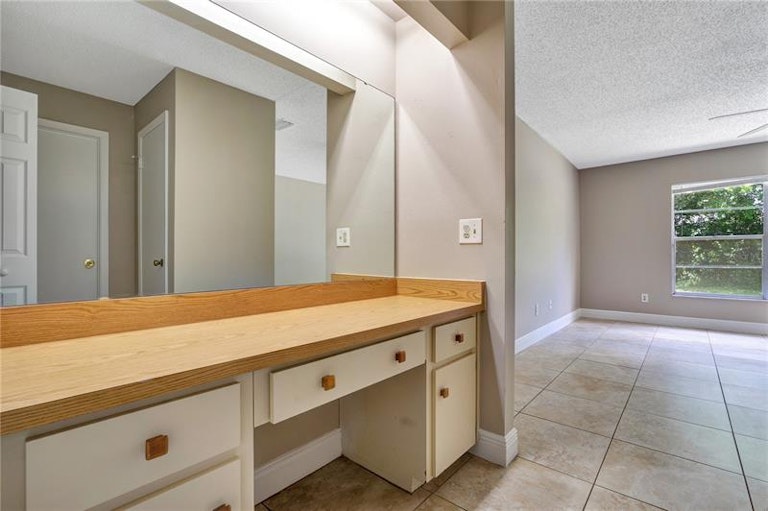 Photo 16 of 33 - 9425 Cannon Dr, Orlando, FL 32817