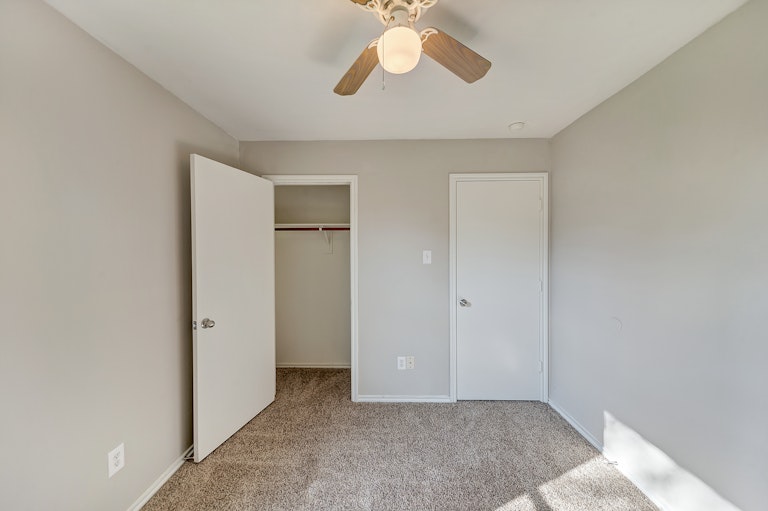 Photo 15 of 23 - 1143 Galicia Ln, Dallas, TX 75217