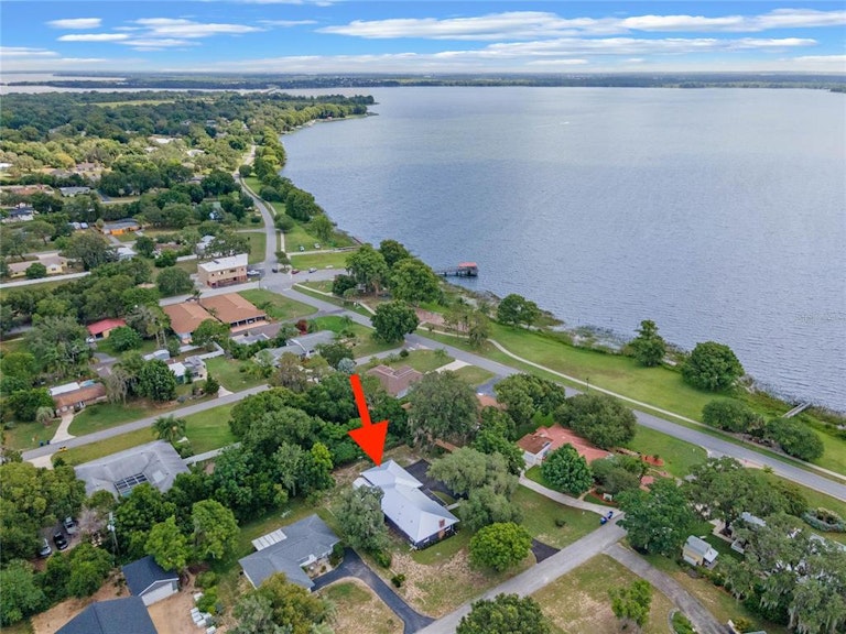 Photo 35 of 35 - 118 E Myrtle St, Howey In The Hills, FL 34737
