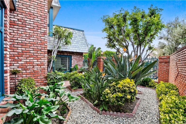 Photo 36 of 45 - 3682 Escapade Cir, Huntington Beach, CA 92649