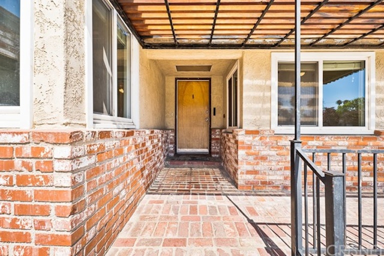 Photo 3 of 48 - 7014 Oakdale Ave, Winnetka, CA 91306