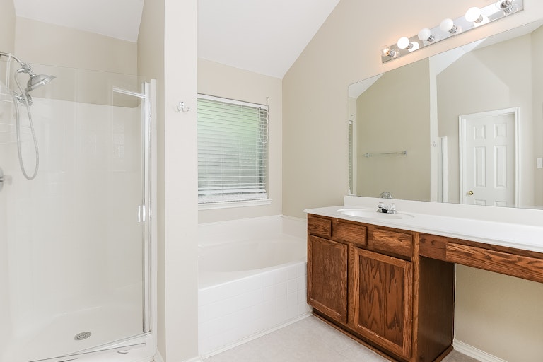Photo 14 of 25 - 13308 Ridgepointe Rd, Fort Worth, TX 76244