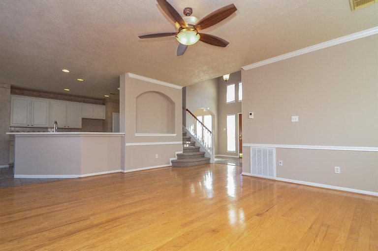 Photo 12 of 34 - 14810 Winterfair Dr, Houston, TX 77082