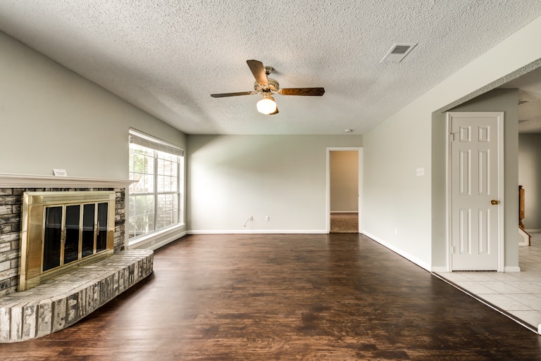 Photo 12 of 25 - 3910 Martha Ln, Rowlett, TX 75088