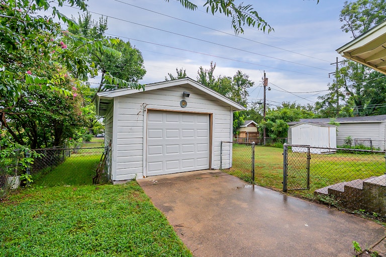 Photo 17 of 17 - 1008 Powell Rd, Mesquite, TX 75149