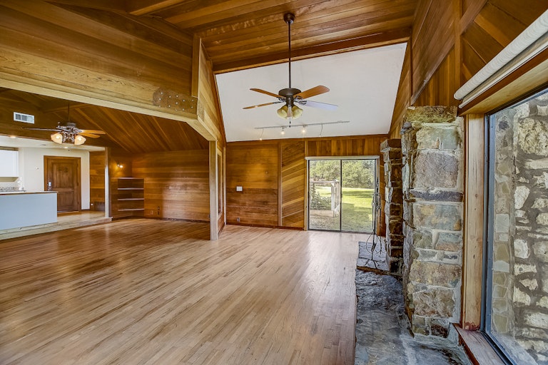 Photo 15 of 60 - 915 Lauder Dr, Spicewood, TX 78669