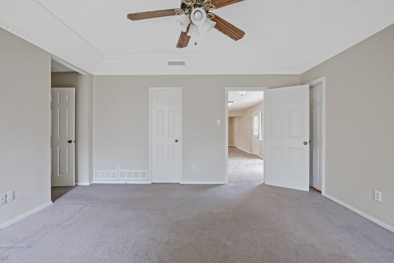Photo 20 of 25 - 404 Rivervalley Ct, Arlington, TX 76006