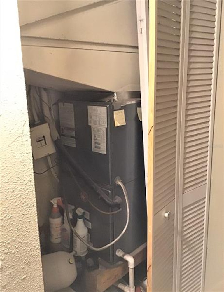 Photo 11 of 18 - 8416 N Taliaferro Ave, Tampa, FL 33604