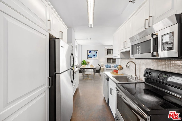 Photo 12 of 30 - 215 W 7th St #801, Los Angeles, CA 90014