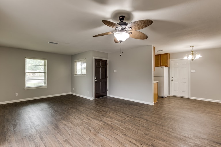 Photo 2 of 23 - 2218 Darrell Ct, Irving, TX 75060