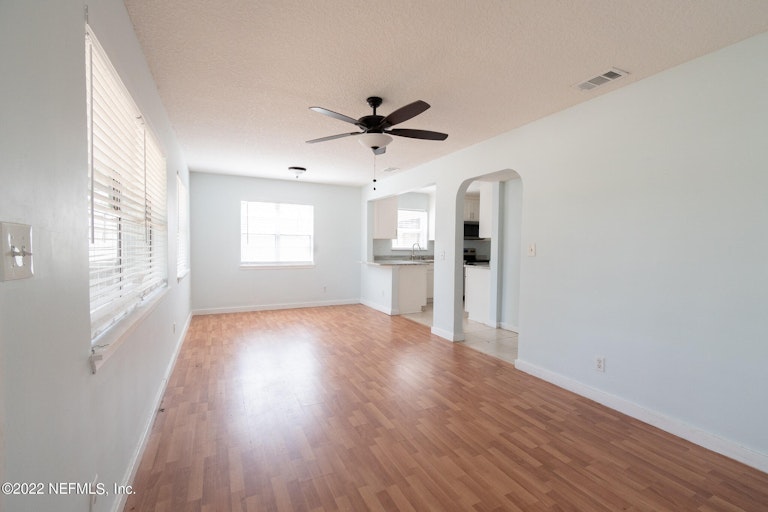 Photo 6 of 20 - 1225 15th Ave N, Jacksonville Beach, FL 32250