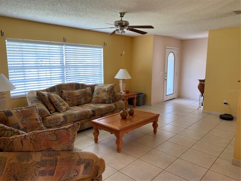 Photo 2 of 21 - 2120 El Campo Ave, Deltona, FL 32725