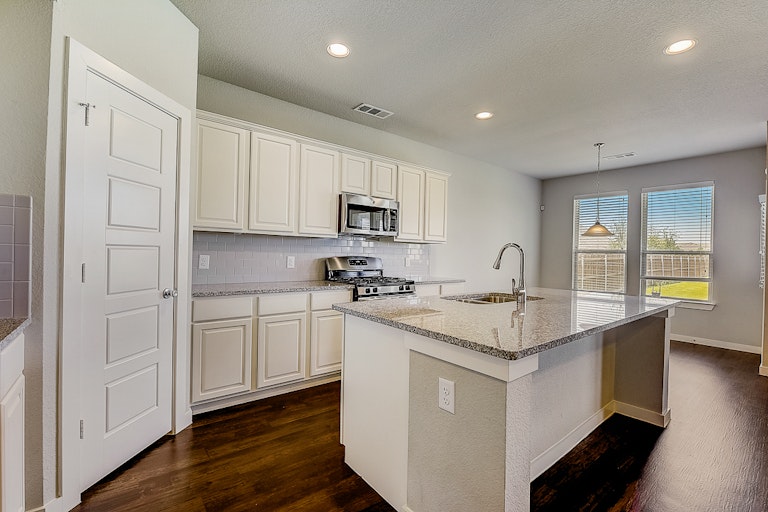 Photo 28 of 42 - 1316 Carlsbad Dr, Forney, TX 75126