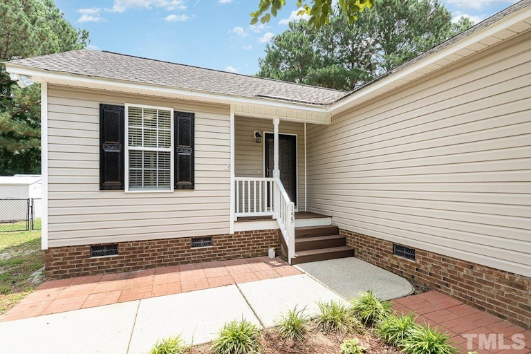 Photo 1 of 32 - 155 Duck Pond Ln, Clayton, NC 27520