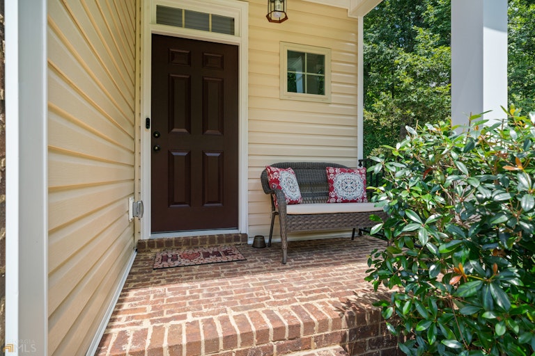 Photo 2 of 28 - 5729 Westin Cir, Flowery Branch, GA 30542