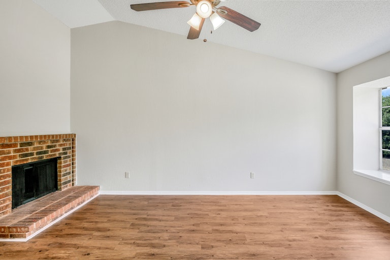 Photo 6 of 25 - 2602 Worth Forest Ct, Arlington, TX 76016