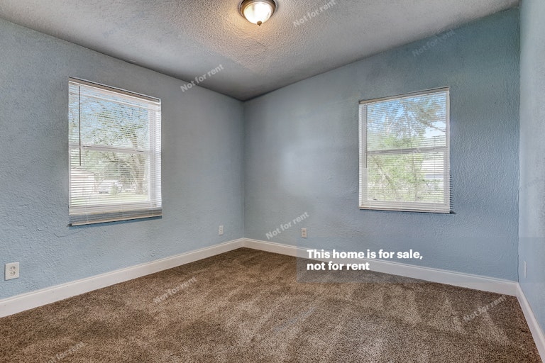Photo 18 of 29 - 4030 Lockhart Dr N, Jacksonville, FL 32209