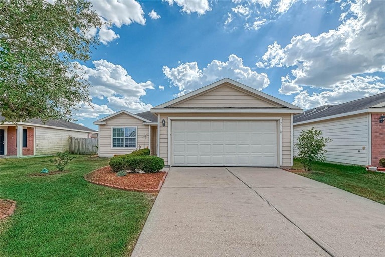 Photo 1 of 24 - 7118 Lilac Manor Ln, Richmond, TX 77469