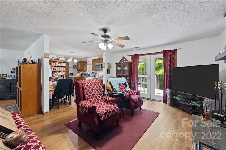 Photo 11 of 38 - 2700 Studley Rd, Charlotte, NC 28212