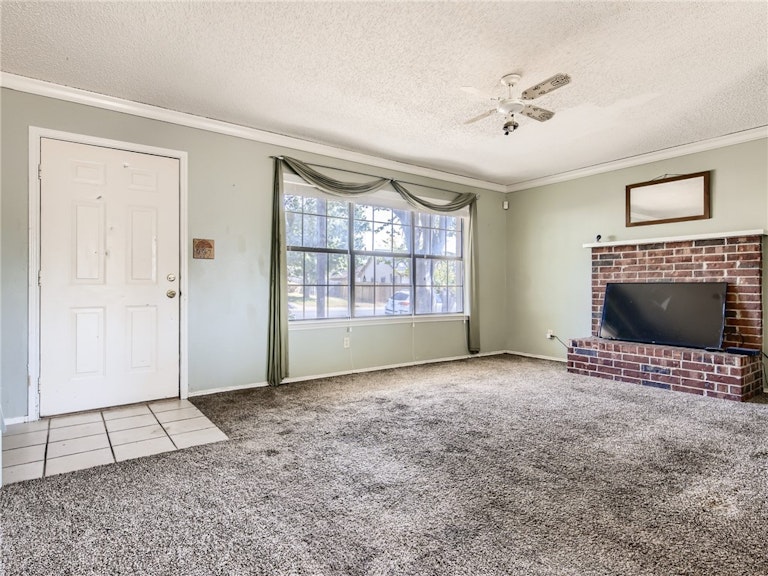Photo 2 of 11 - 1417 E Logan St, Round Rock, TX 78664