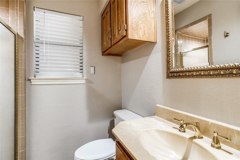 Photo 26 of 27 - 3825 Edgewater Dr, Bedford, TX 76021