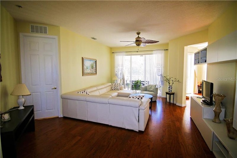 Photo 11 of 18 - 6973 Prosperity Cir #2201, Sarasota, FL 34238