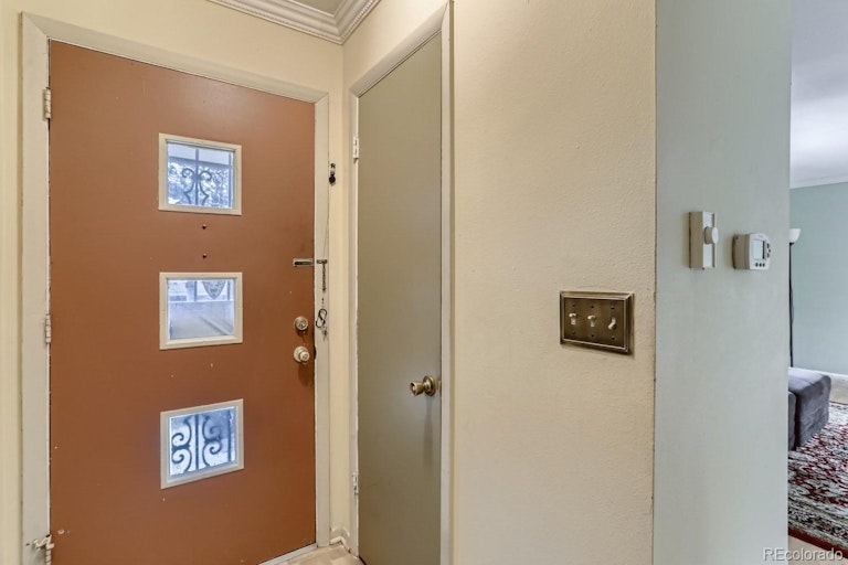 Photo 4 of 30 - 1291 Eagle St, Aurora, CO 80011