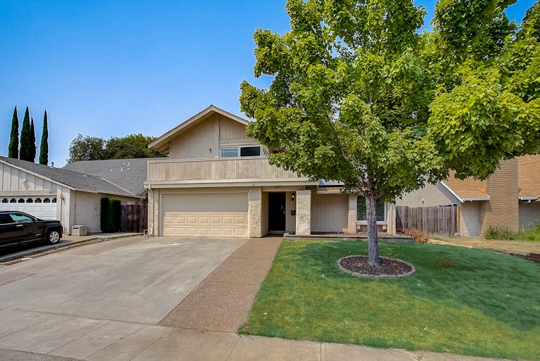 Photo 11 of 44 - 8017 Stone Canyon Cir, Citrus Heights, CA 95610