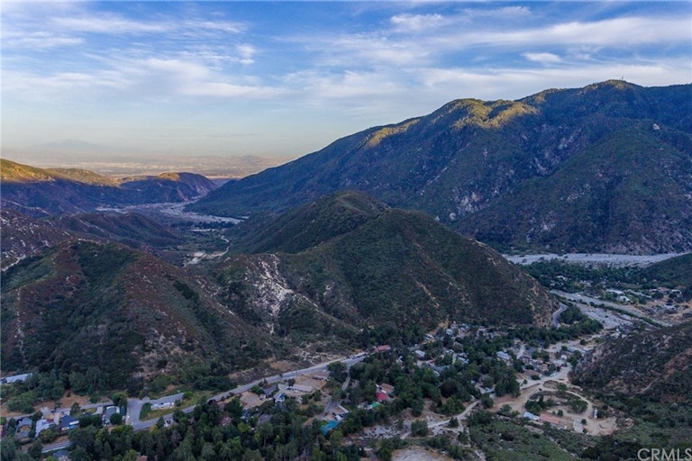Photo 14 of 16 - 366 Lytle Ln, Lytle Creek, CA 92358