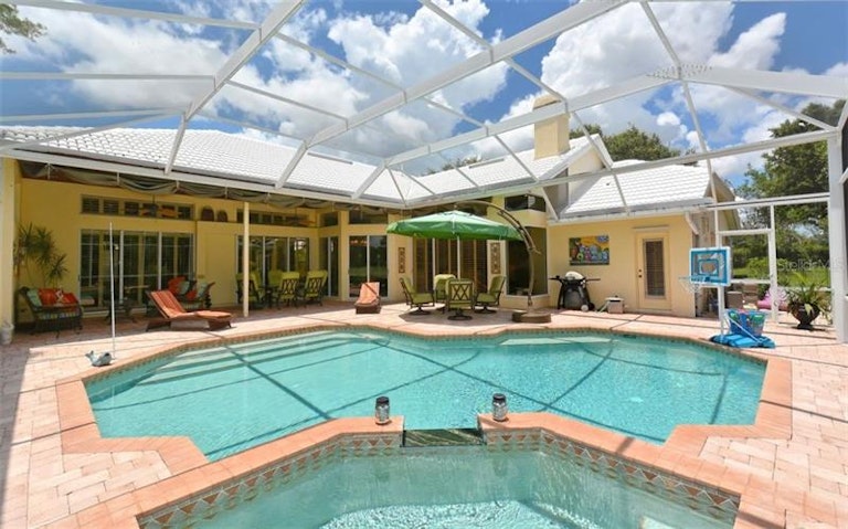 Photo 19 of 25 - 7791 Alister MacKenzie Dr, Sarasota, FL 34240