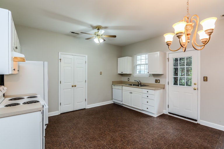 Photo 3 of 19 - 6006 San Marcos Way, Raleigh, NC 27616