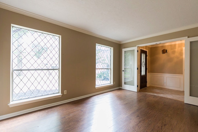 Photo 10 of 22 - 8114 Twining Oaks Ln, Spring, TX 77379