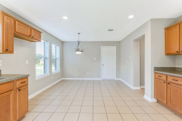 Photo 19 of 26 - 937 Willow Crest Dr, Midlothian, TX 76065