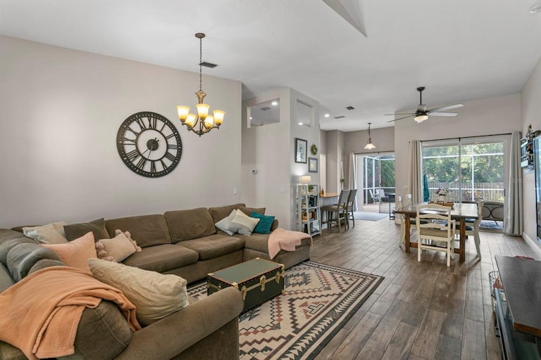 Photo 16 of 68 - 19139 Cherry Rose Cir, Lutz, FL 33558