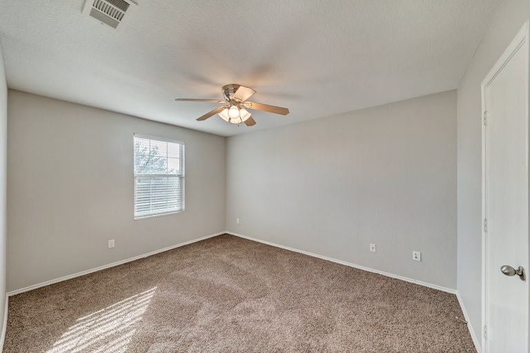 Photo 24 of 34 - 202 Rosewood Ct, Red Oak, TX 75154