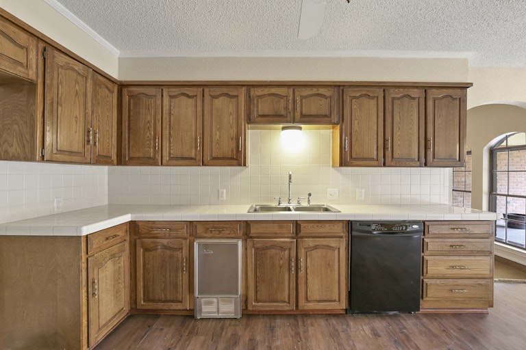 Photo 8 of 25 - 4651 Blue Sage Ct, Fort Worth, TX 76132