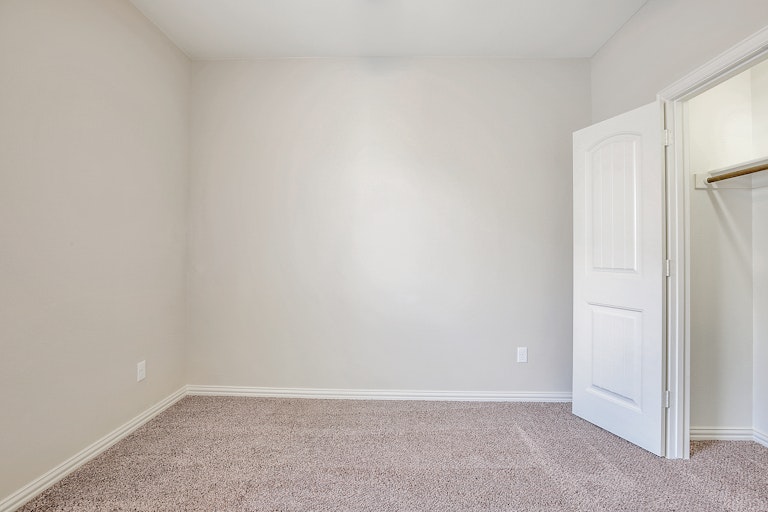 Photo 21 of 26 - 729 Seabourne Dr, Fort Worth, TX 76179
