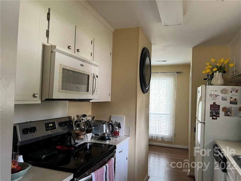 Photo 5 of 9 - 11421 Kingfisher Dr, Charlotte, NC 28226
