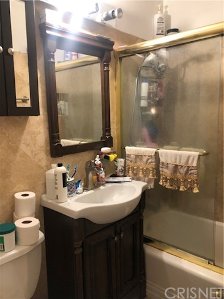 Photo 11 of 28 - 6910 Newcastle Ave, Reseda, CA 91335