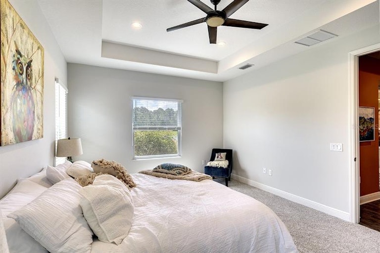 Photo 17 of 39 - 1124 Thornbury Dr, Parrish, FL 34219