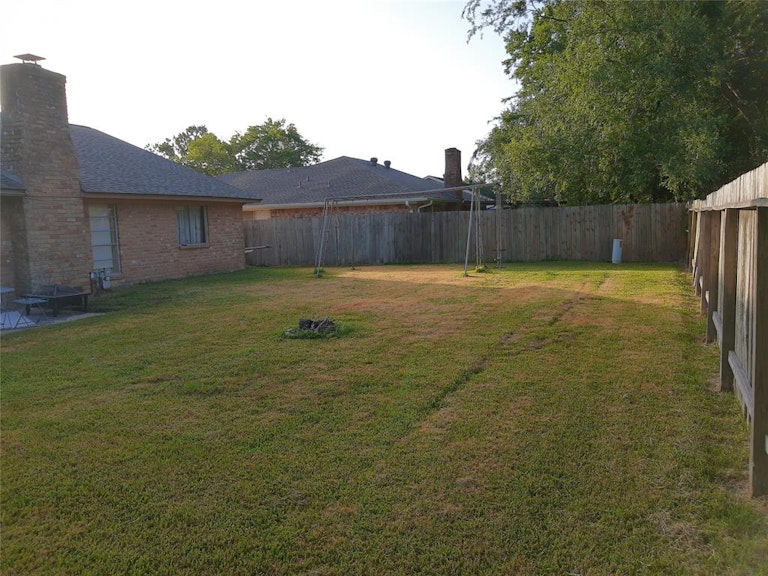 Photo 17 of 39 - 10706 Sageyork Dr, Houston, TX 77089