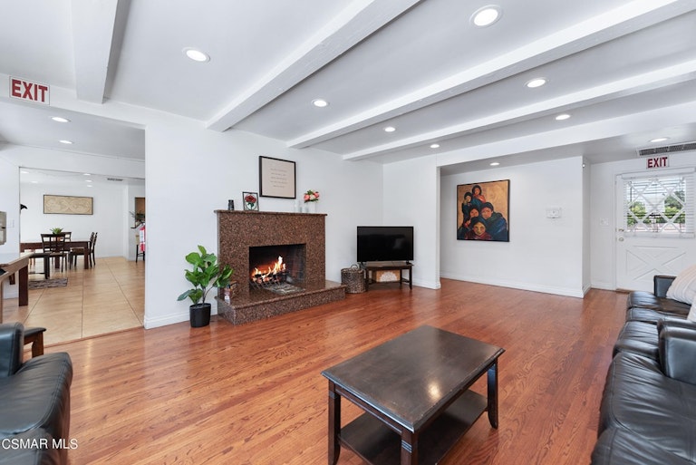 Photo 12 of 54 - 982 E Janss Rd, Thousand Oaks, CA 91360