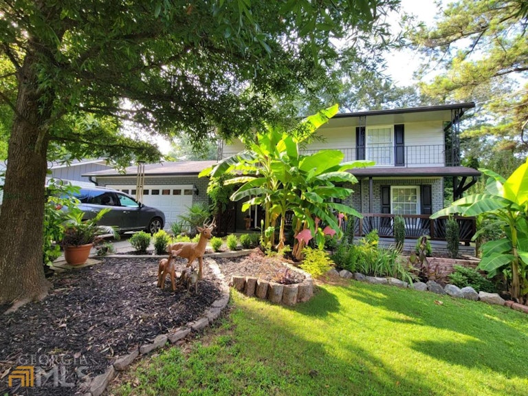Photo 13 of 18 - 1349 Davis St, Sugar Hill, GA 30518