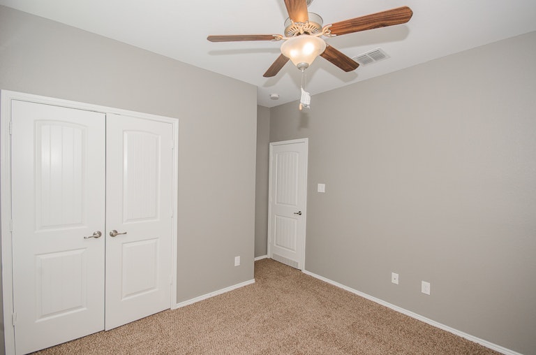 Photo 13 of 30 - 951 Crockett Dr, Lavon, TX 75166