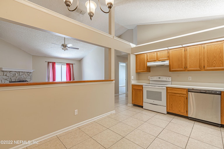 Photo 8 of 28 - 1842 Manitoba Ct N, Middleburg, FL 32068