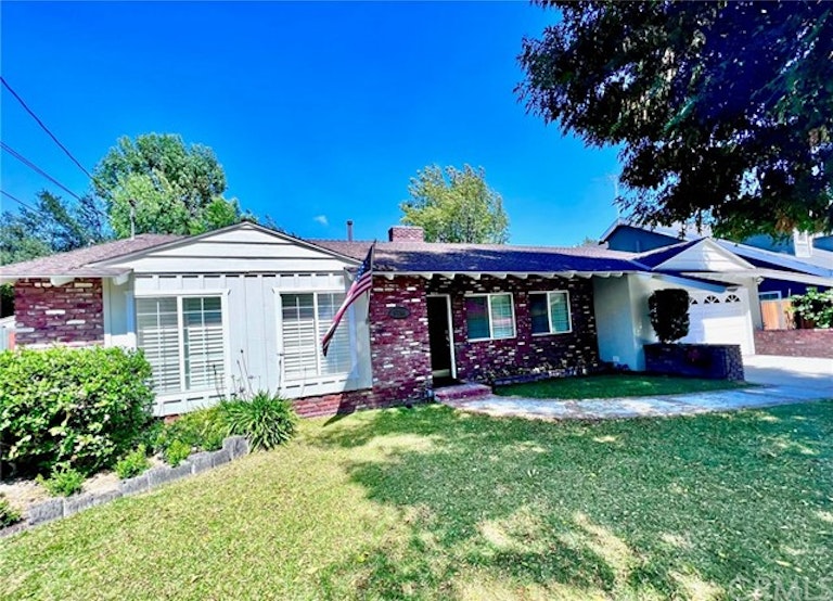 Photo 3 of 35 - 6726 La Presa Dr, San Gabriel, CA 91775