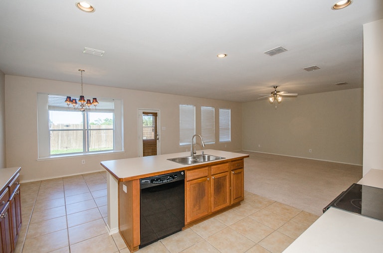 Photo 7 of 30 - 905 Crockett Dr, Lavon, TX 75166