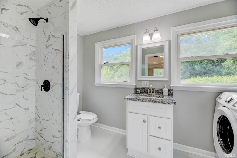 Photo 18 of 36 - 818 Shannon Dr, Chapel Hill, NC 27516